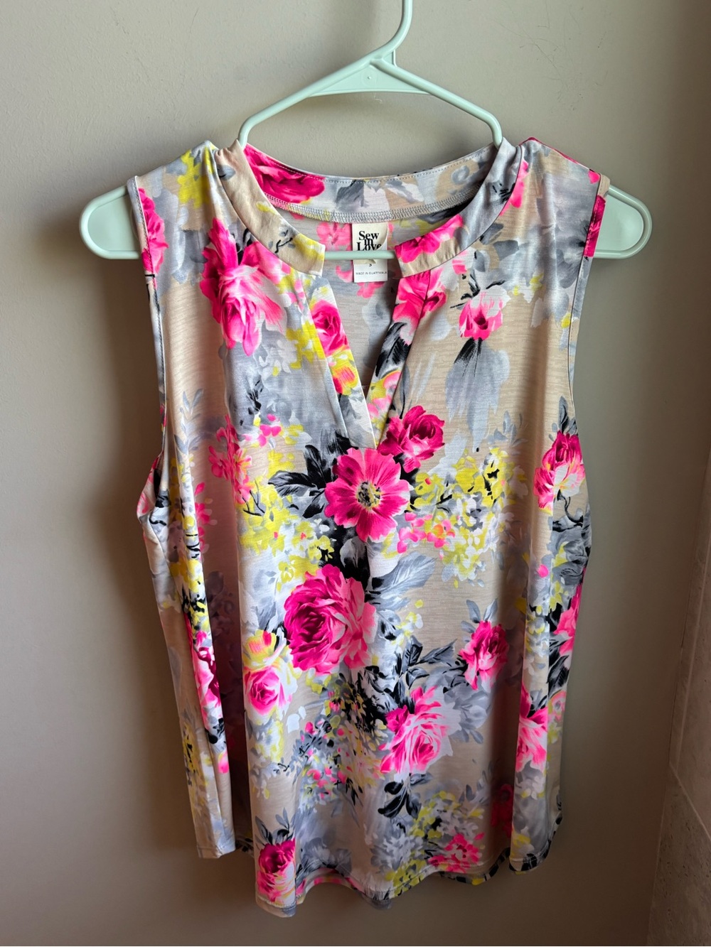 Sew In Love Women's Sleeveless Floral Tank Top - Hot Pink/Gray/Cream